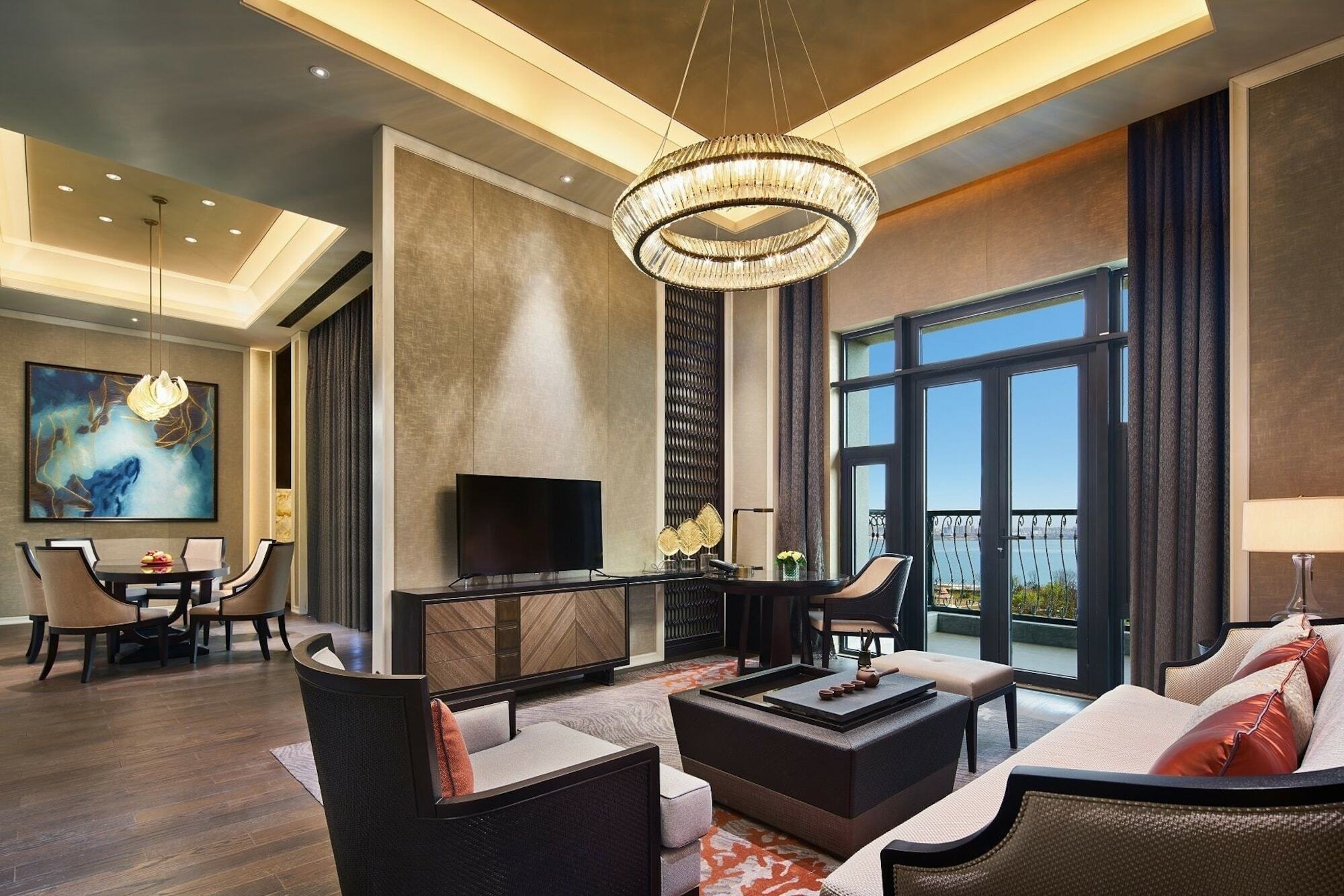 Отель Wanda Realm Qingdao Movie Metropolis Экстерьер фото