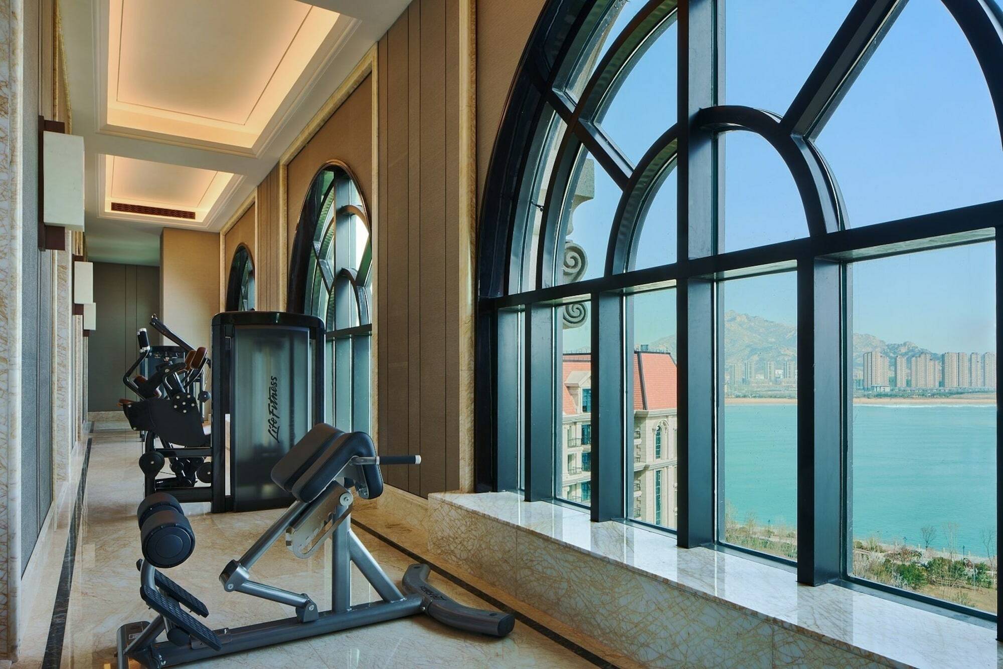Отель Wanda Realm Qingdao Movie Metropolis Экстерьер фото
