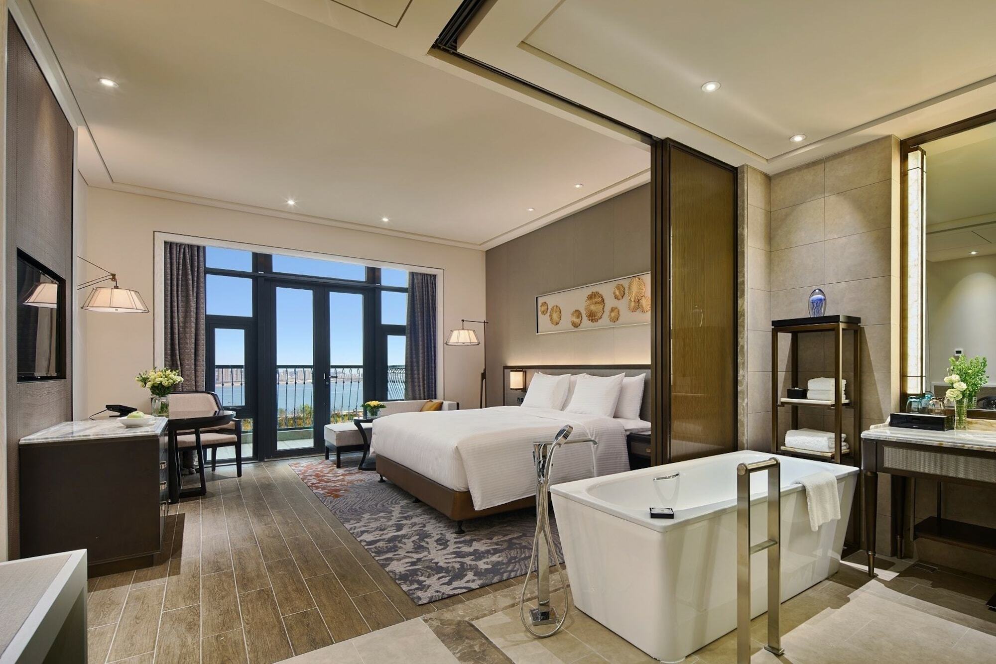 Отель Wanda Realm Qingdao Movie Metropolis Экстерьер фото