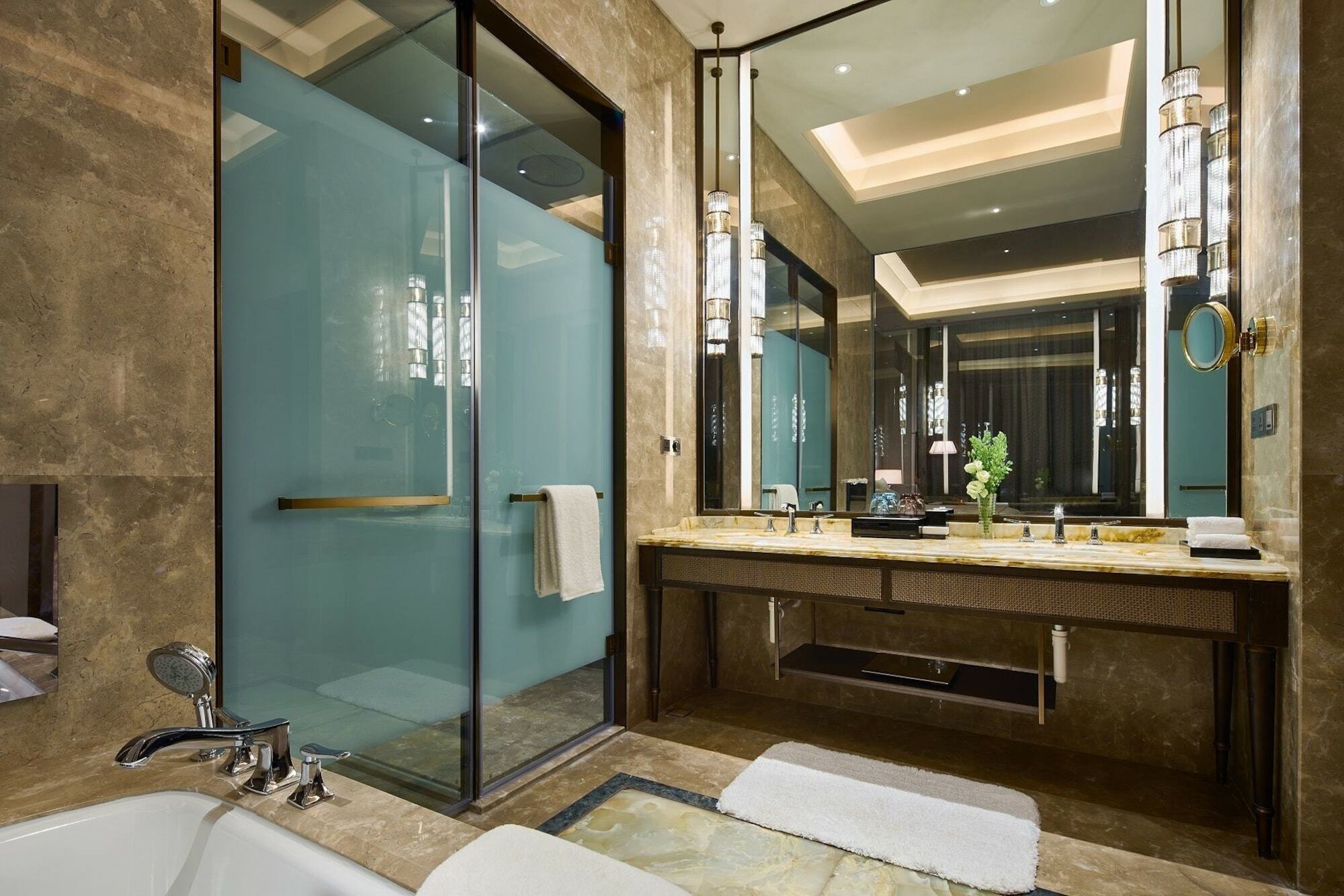 Отель Wanda Realm Qingdao Movie Metropolis Экстерьер фото
