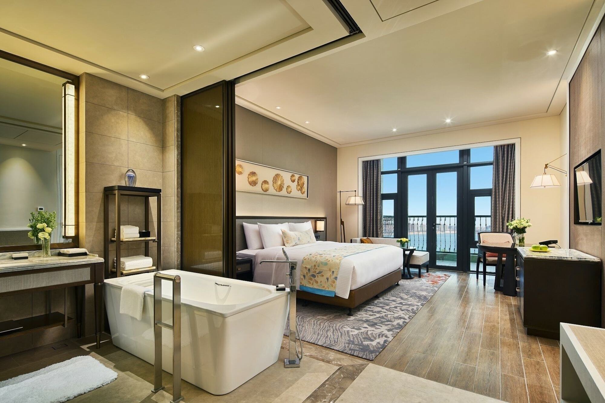 Отель Wanda Realm Qingdao Movie Metropolis Экстерьер фото