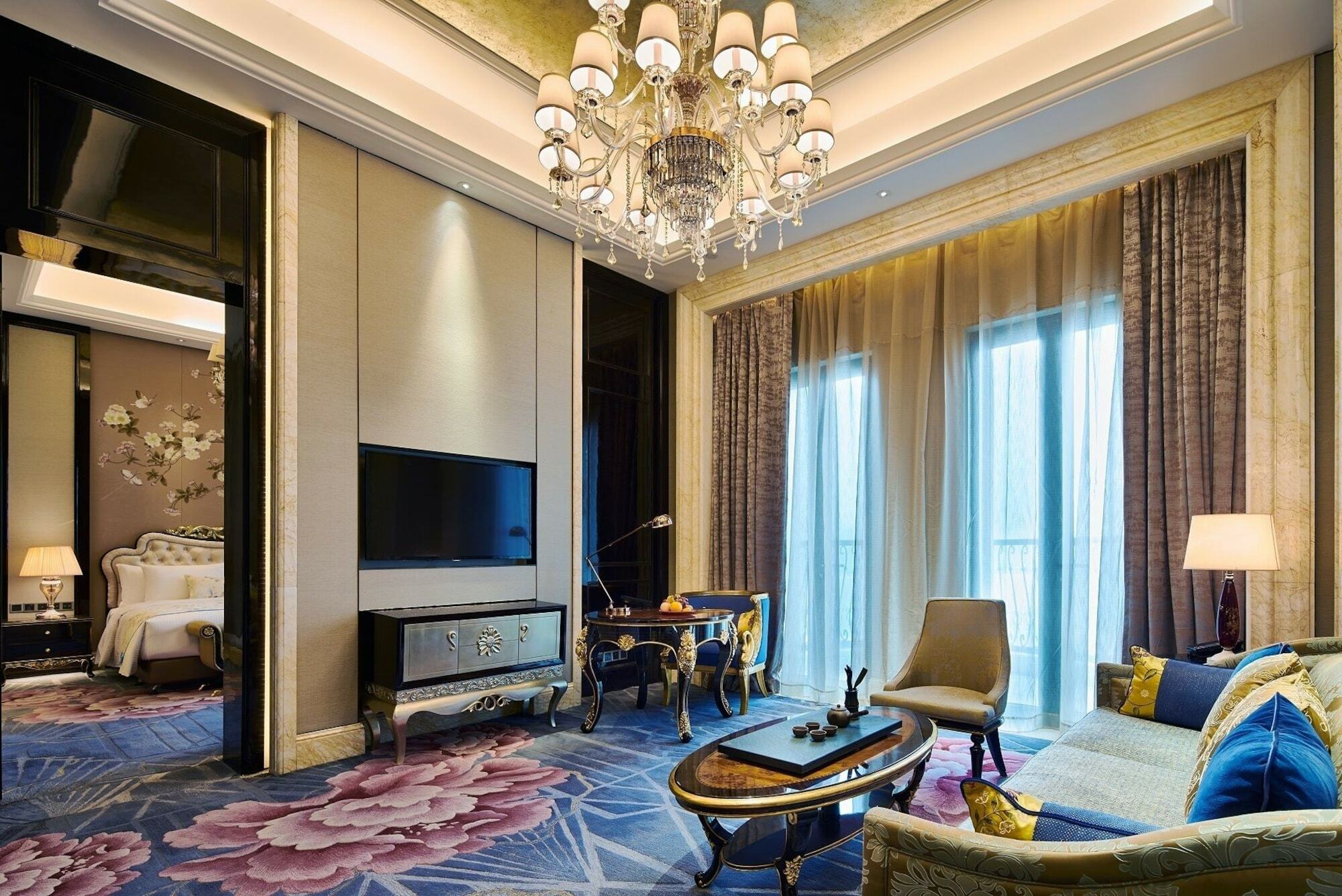 Отель Wanda Realm Qingdao Movie Metropolis Экстерьер фото